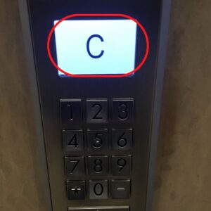 キーパッドにエレベーター号機が表示