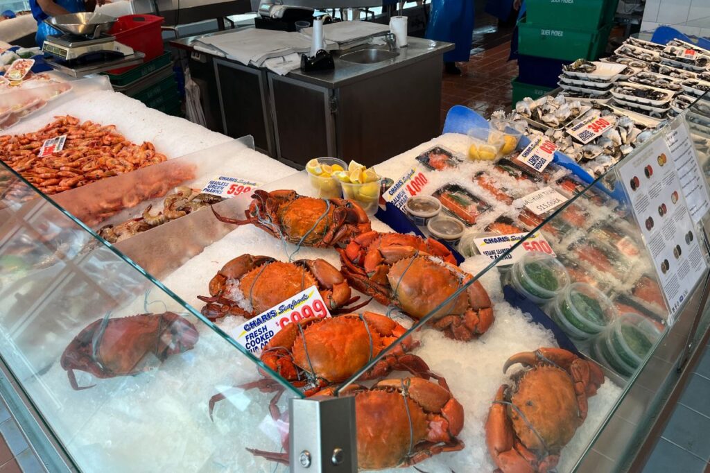 Charis Seafoodsの鮮魚販売コーナー