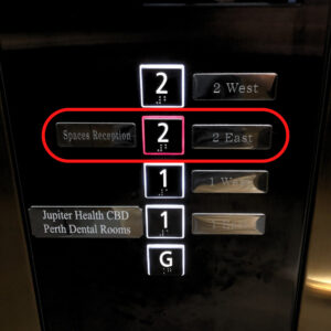 パース支店エレベーターボタン