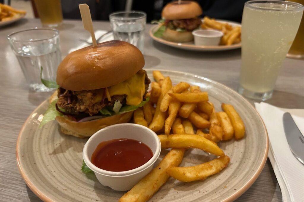 セルバンテスビストロのバーガー