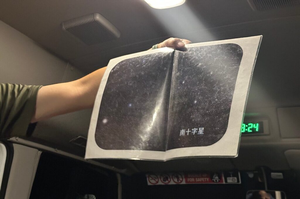 エコサファリツアーのバス内