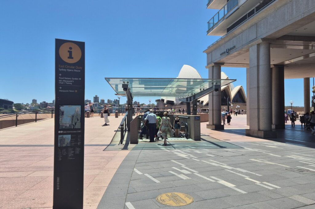 オペラハウス周辺のエスカレーター