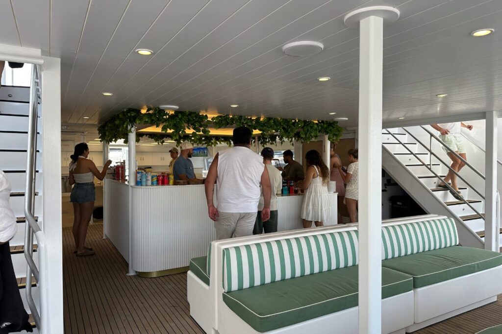 シーモートンのクルーズ船内