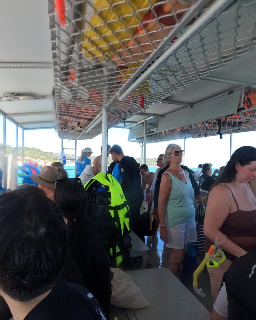 シーモートン沈船シュノーケリングボート