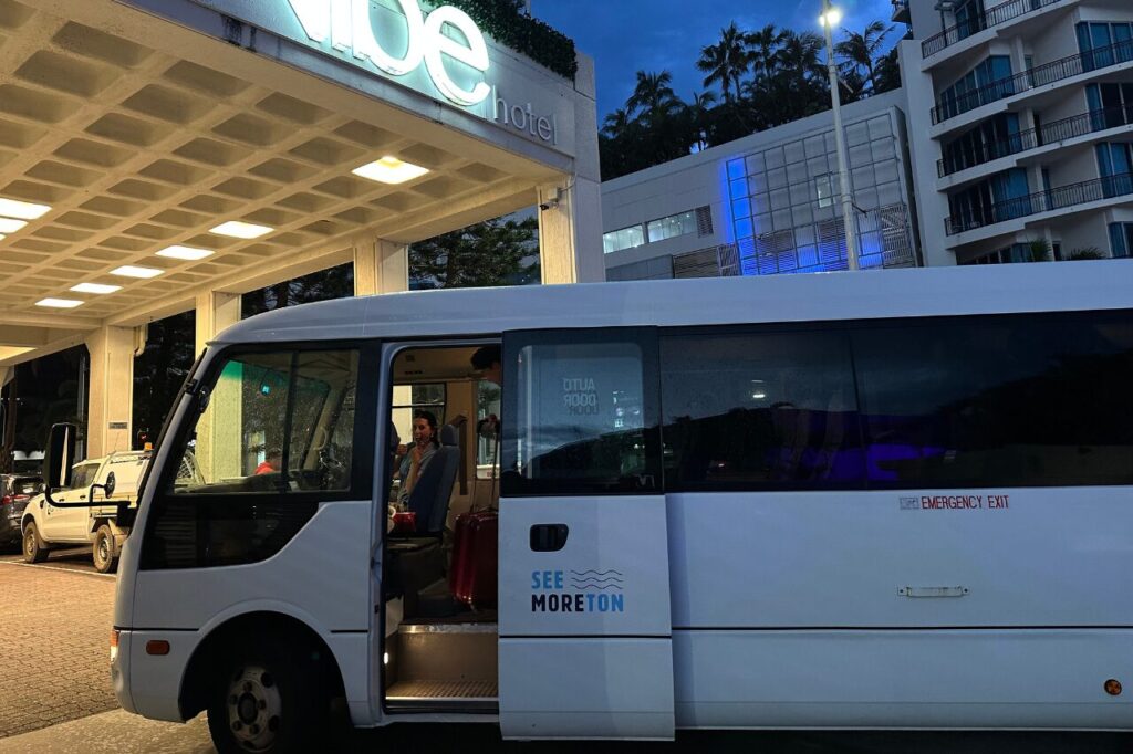 シーモートンツアーバス