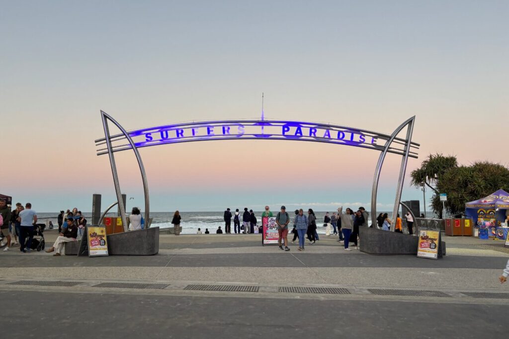 サーファーズパラダイスビーチのサンセット
