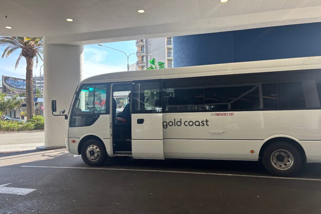 ツアーゴールドコーストのバス
