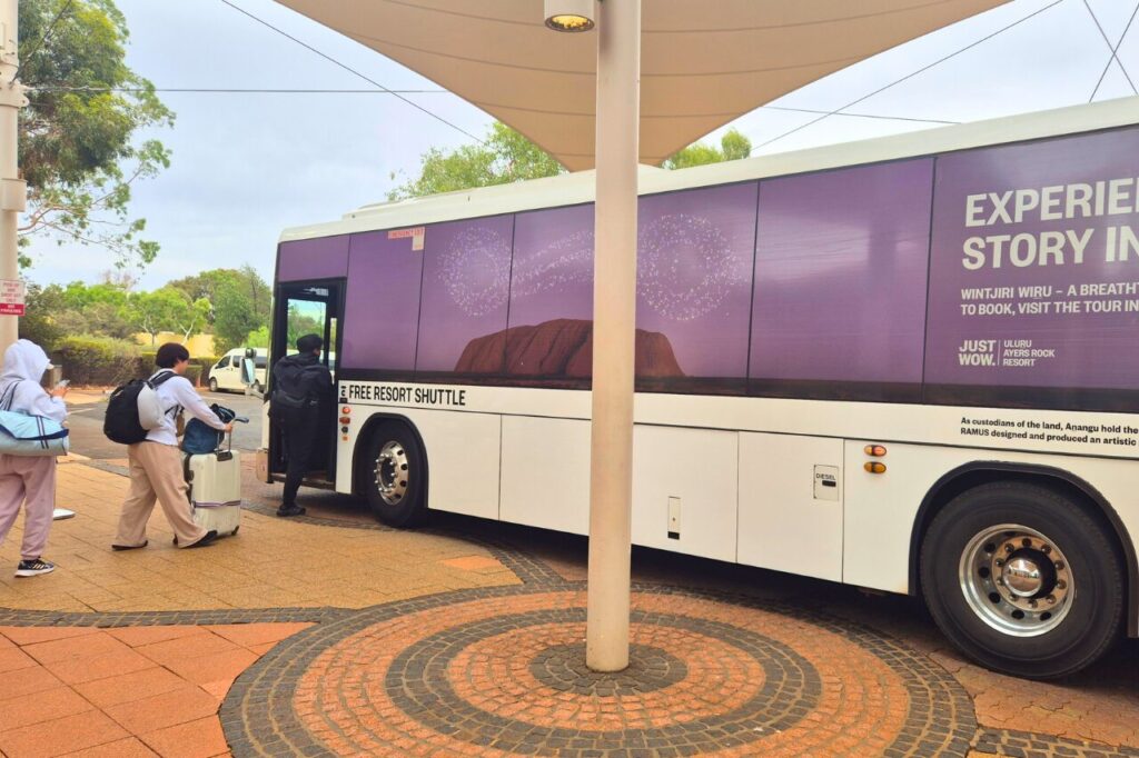 エアーズロック無料シャトルバス