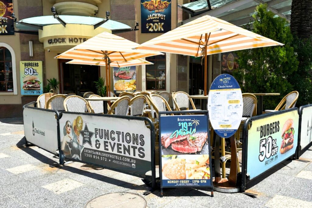 クロックホテル