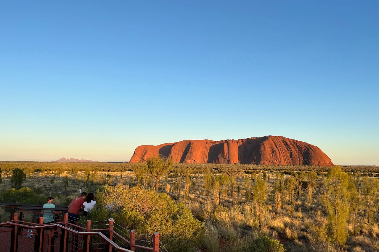 保存版】ウルル（エアーズロック）の気候と服装ガイド - aQuAs Traveller