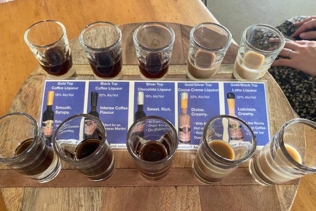 アサートン高原のリキュール試飲