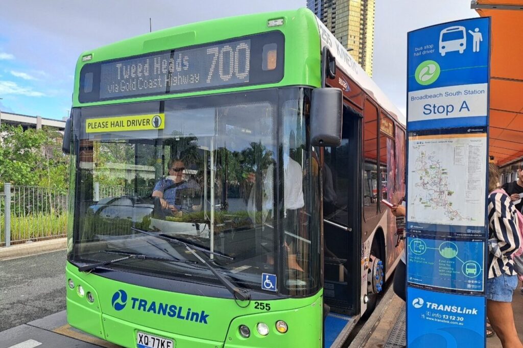 カランビン動物園へ行くバス700番