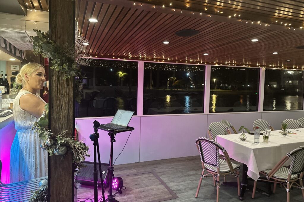 シーワールド・ディナークルーズのライブ演奏