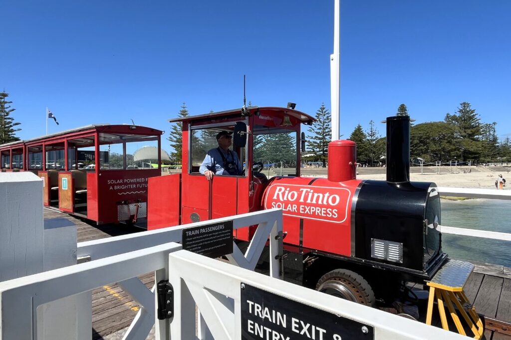 バッセルトン桟橋の観光列車