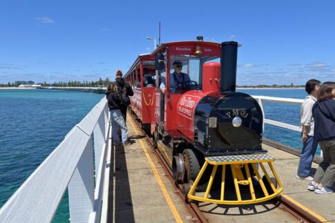 バッセルトン桟橋の観光列車