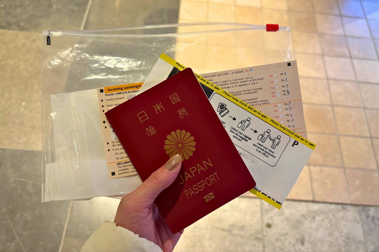 パスポートとオーストラリア入国カード