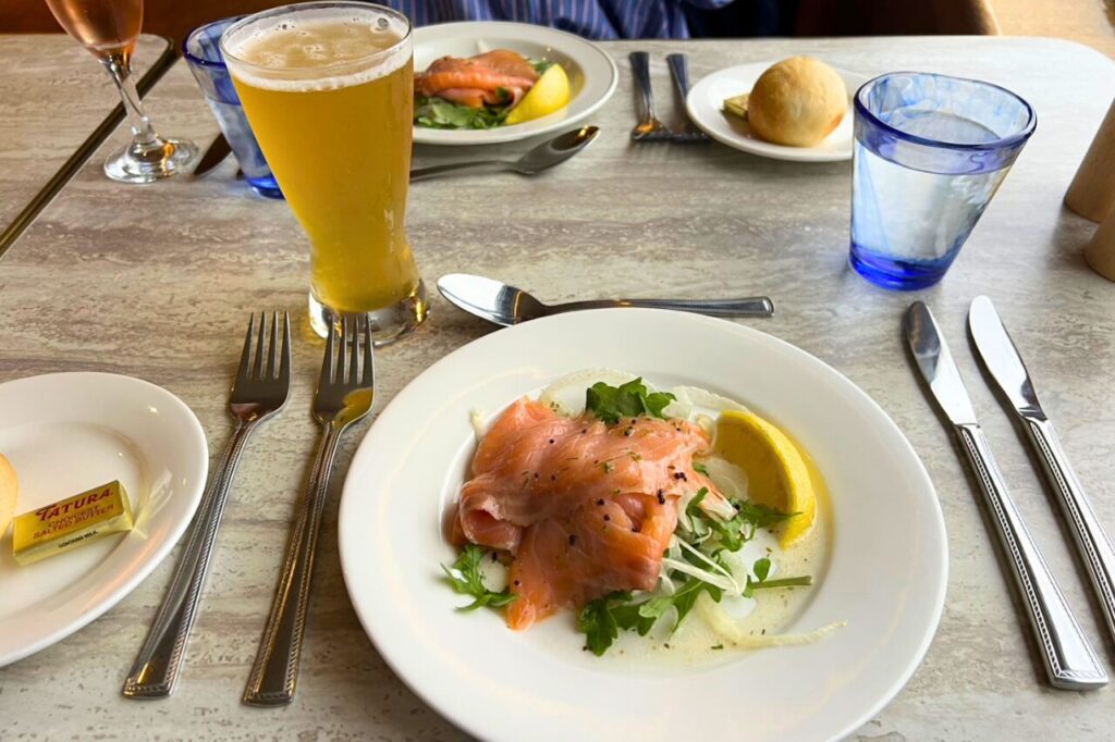 シドニー湾ディナークルーズの前菜