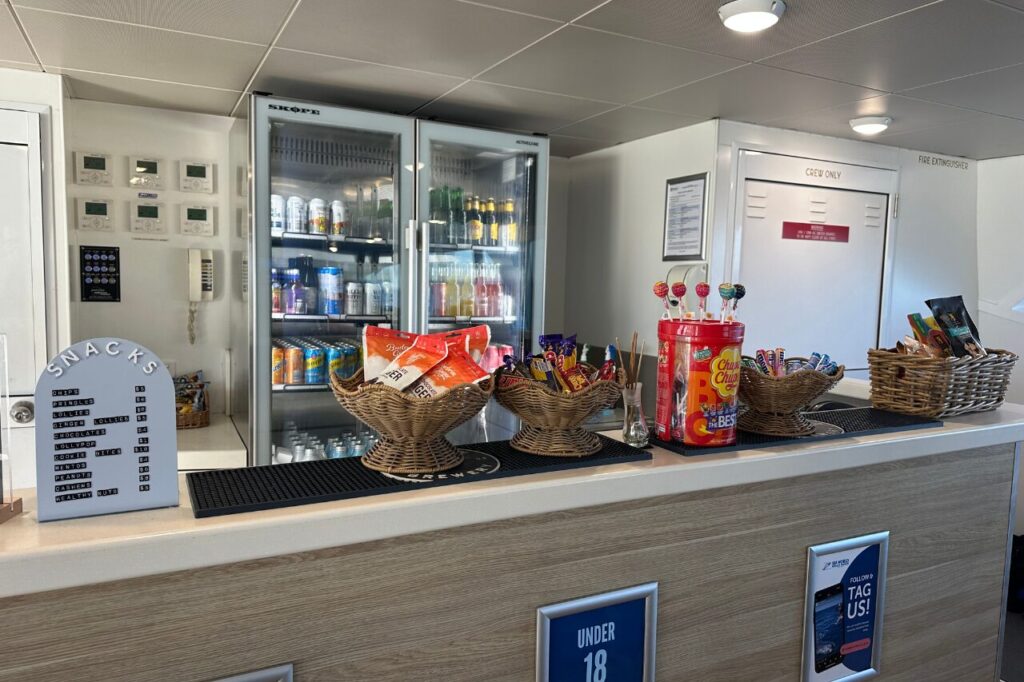 シーワールド・ホエールウォッチングツアーの船内売店